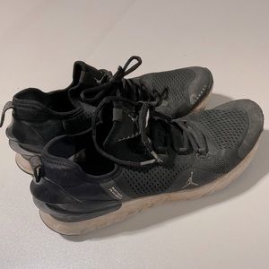 Nike Jordans Black/White Mens Size 8.5 Athletic Sneakers